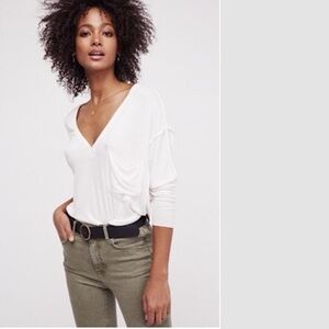 We The Free White Golden Gate Tee V-neck Women’s Small minimalist